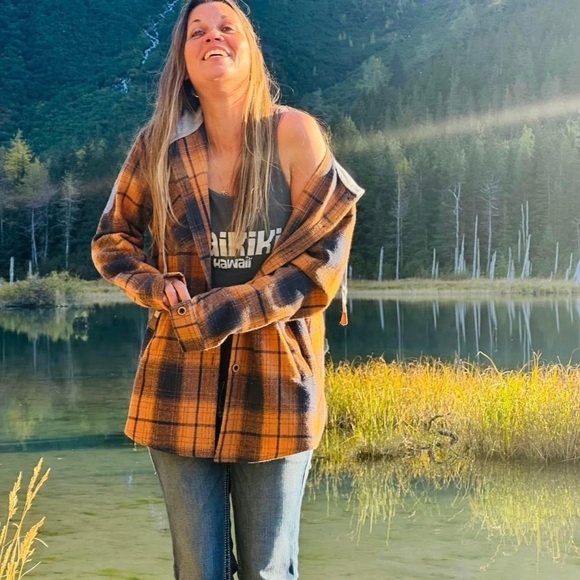 Meet your Posher, Shelly - Picture 1 of 1